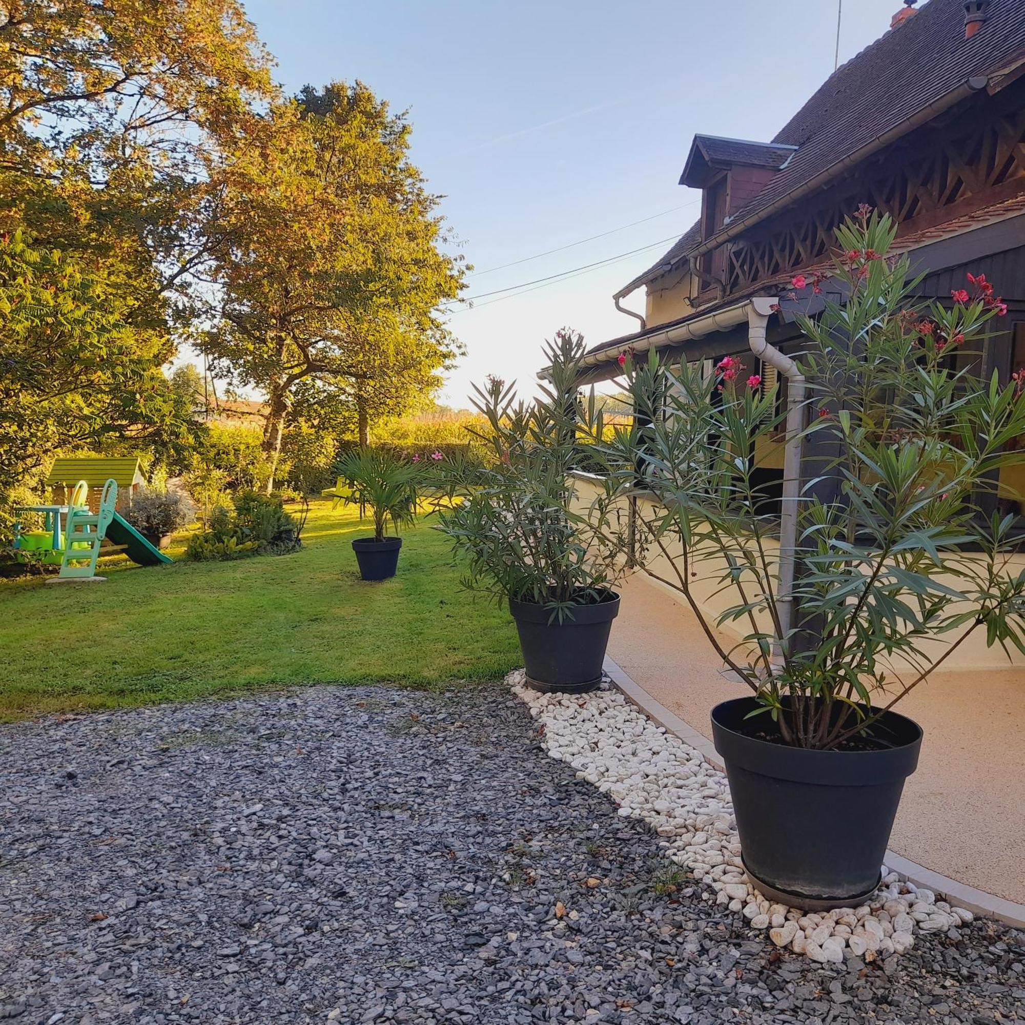 Gite les Vignes du Château - 4 personnes Gehee Extérieur photo